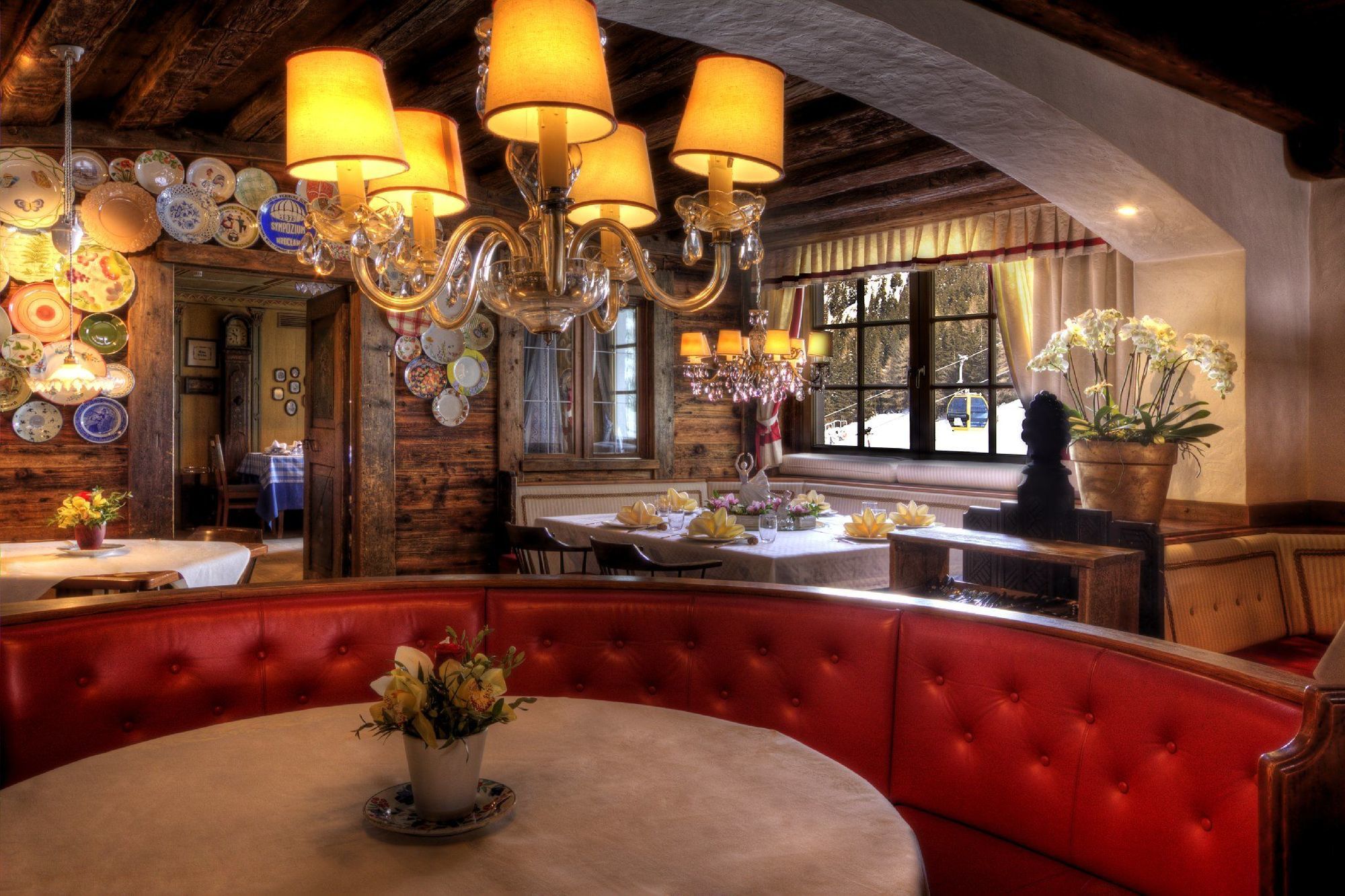 Hotel La Perla: The Leading Hotels Of The World Corvara In Badia Restaurant photo